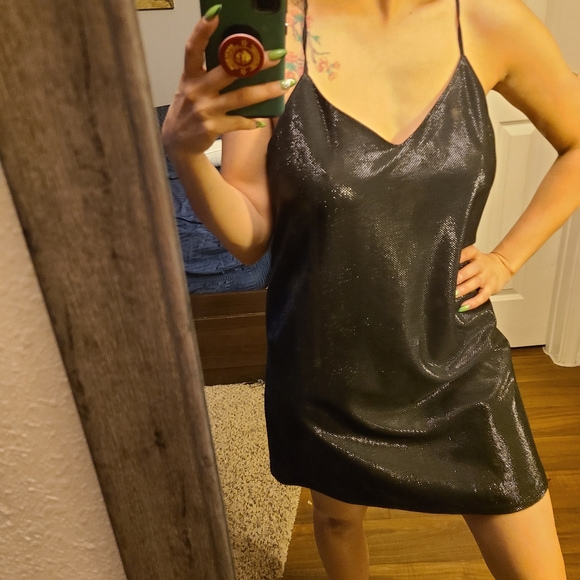 Glimmering little black dress with a strap… - Picture 12 of 14